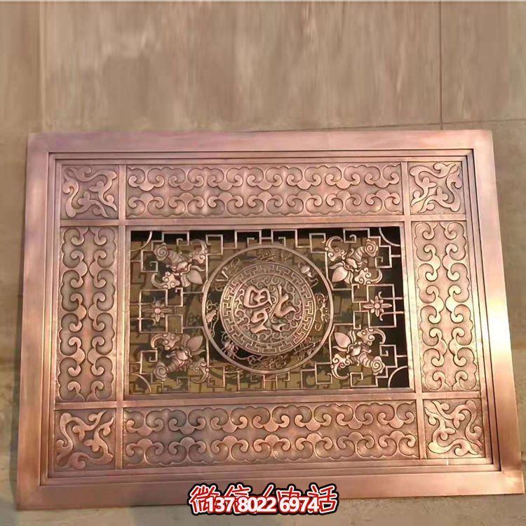 集酒店庭院裝飾黃銅鍛造、鏤空中式壁畫雕塑于一體的藝術(shù)裝飾