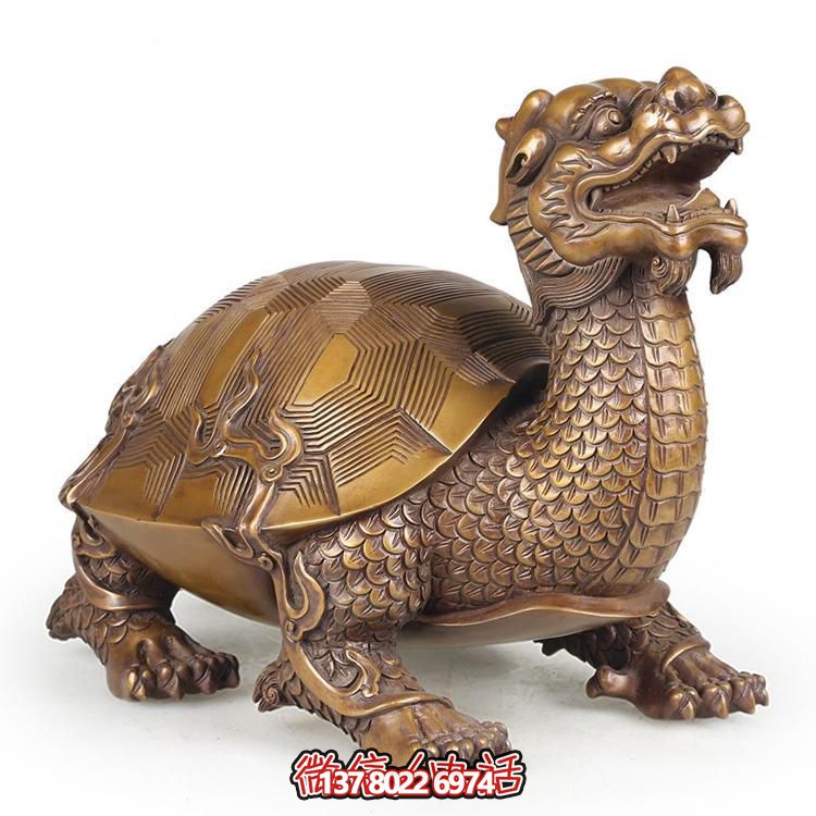 巨型銅雕龍龜?shù)袼?，拙樸寺廟裝點