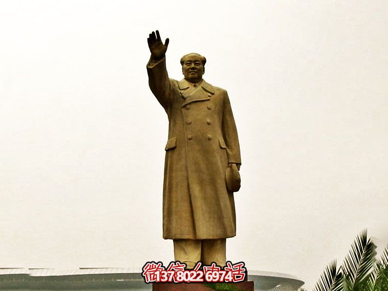 毛澤東偉人銅雕揮手，宣揚偉大精神！