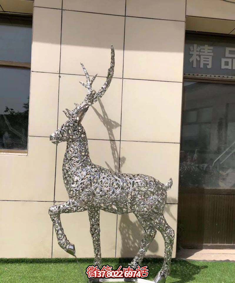 不銹鋼梅花鹿雕塑，走出別墅的美