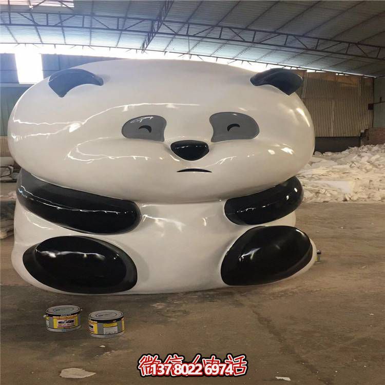 玻璃鋼雕塑熊貓公仔，環(huán)?？ㄍ〝[放裝飾商場(chǎng)