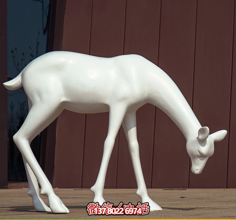 創(chuàng)意景觀酒店，低頭行走，讓鹿雕塑與您相伴