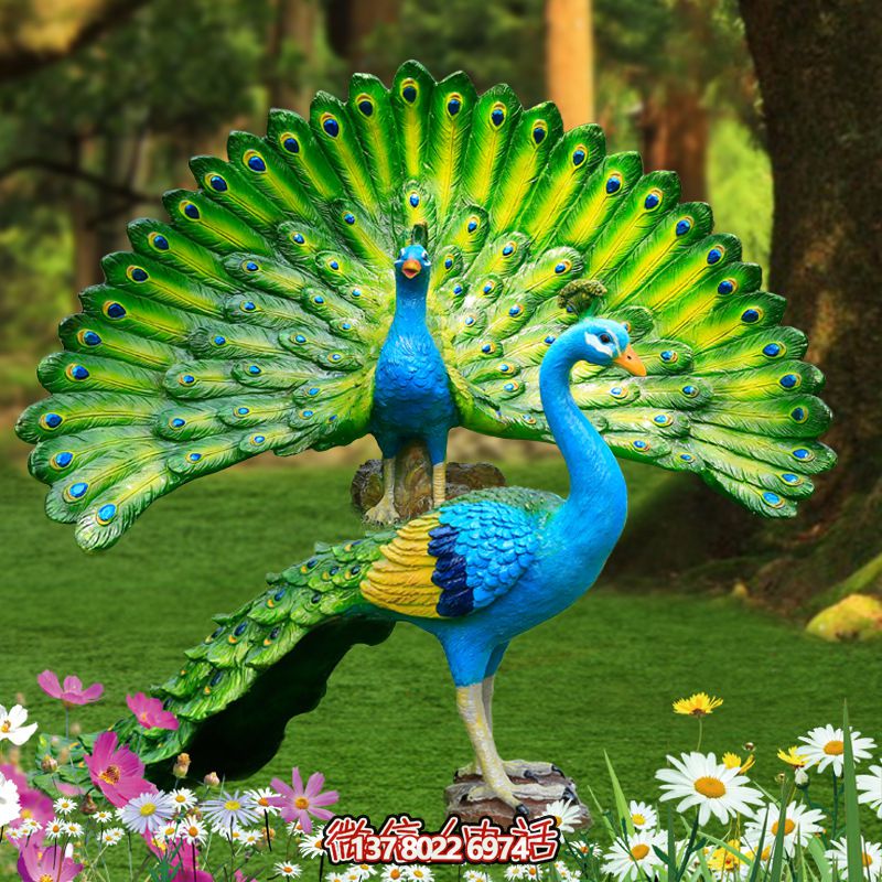 玻璃鋼彩繪孔雀雕塑，為公園草地增添靈動之美