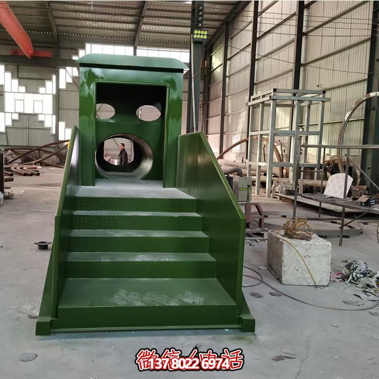 創(chuàng)意不銹鋼火車(chē)頭樓梯擺件