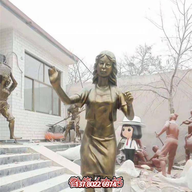 仿銅雕塑玻璃鋼抽象人物，為公園戶外裝飾