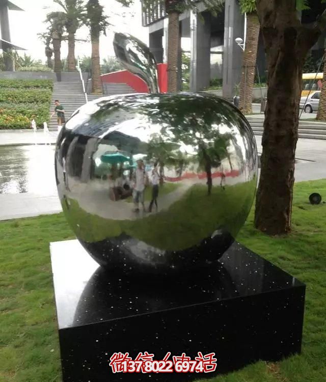 不銹鋼蘋(píng)果雕塑擺件，讓你的戶(hù)外空間更有創(chuàng)意！