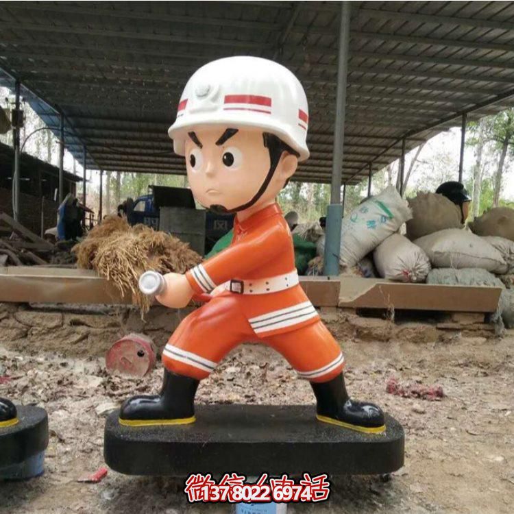 消防英雄銅雕塑像，為廣場添彩