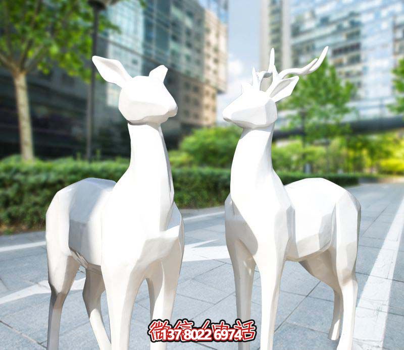 玻璃鋼梅花鹿雕塑，為你的廣場(chǎng)增添經(jīng)典藝術(shù)氣息