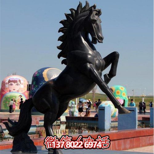 大型仿銅馬玻璃鋼雕塑，為廣場景觀增添無限精彩