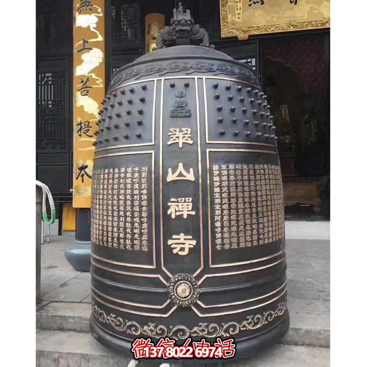 銅掛鐘祈福雕塑，神圣安寧禪心