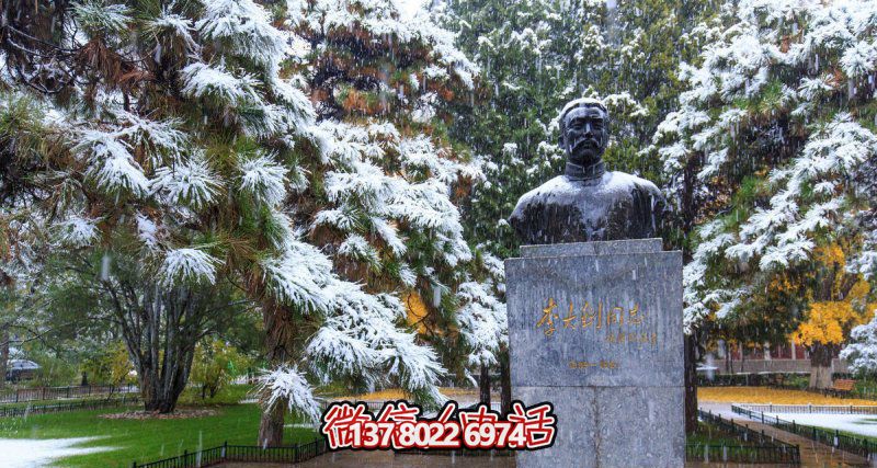 李大釗銅雕胸像，傳承戶外園林名人文化