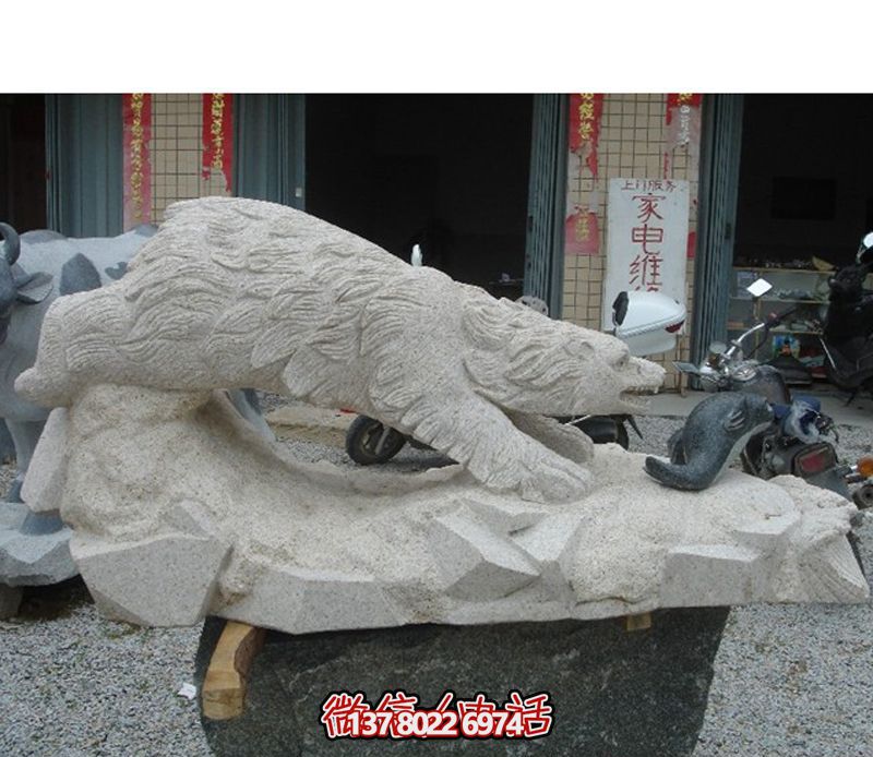 北極熊玻璃鋼雕塑，讓街道邊擺放創(chuàng)意爬行玻璃