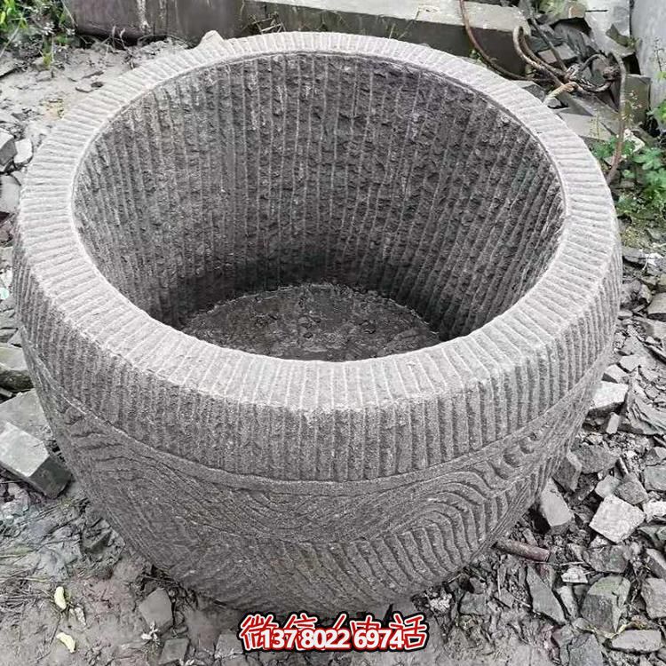 古老石槽，精致圓形養(yǎng)魚水缸