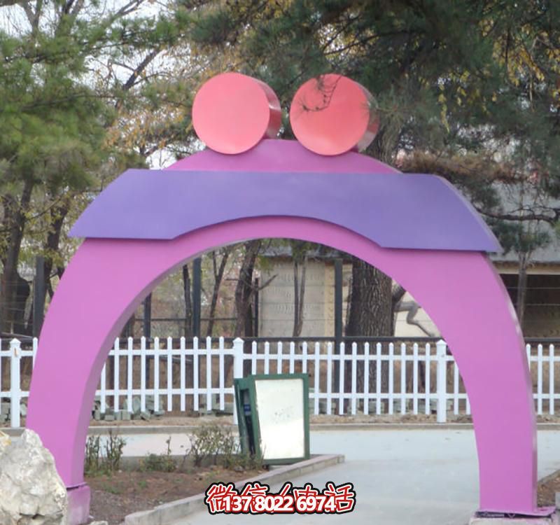 創(chuàng)意玻璃鋼愛心雕塑，裝點城市公園