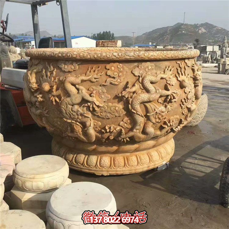 傳統(tǒng)水缸，絢麗多彩的雙龍戲紋