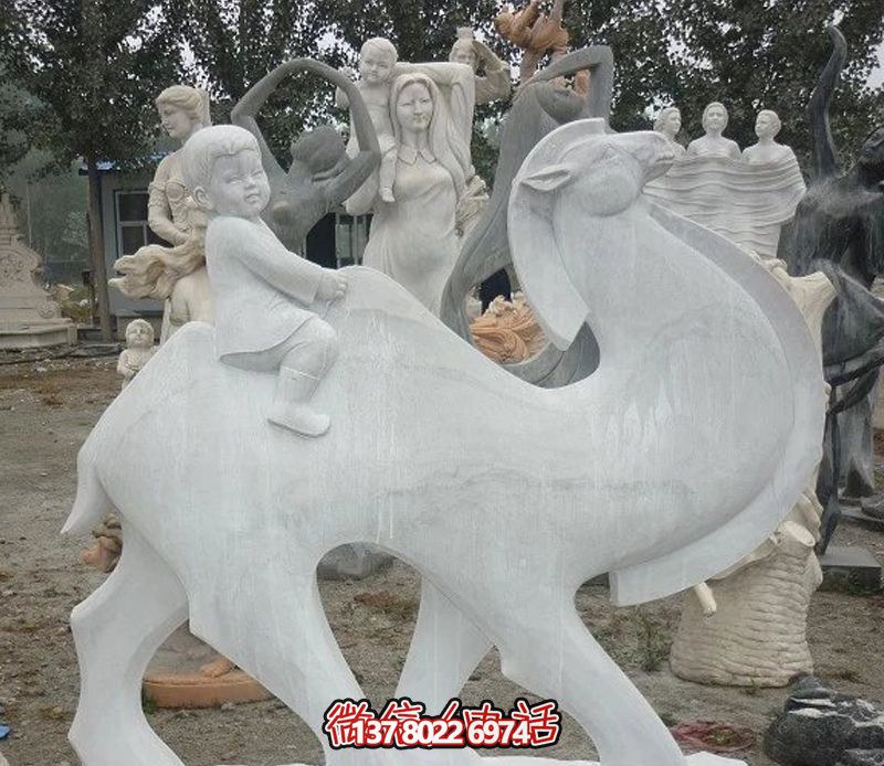 漢白玉駱駝雕塑，點(diǎn)綴公園里的抽象風(fēng)情