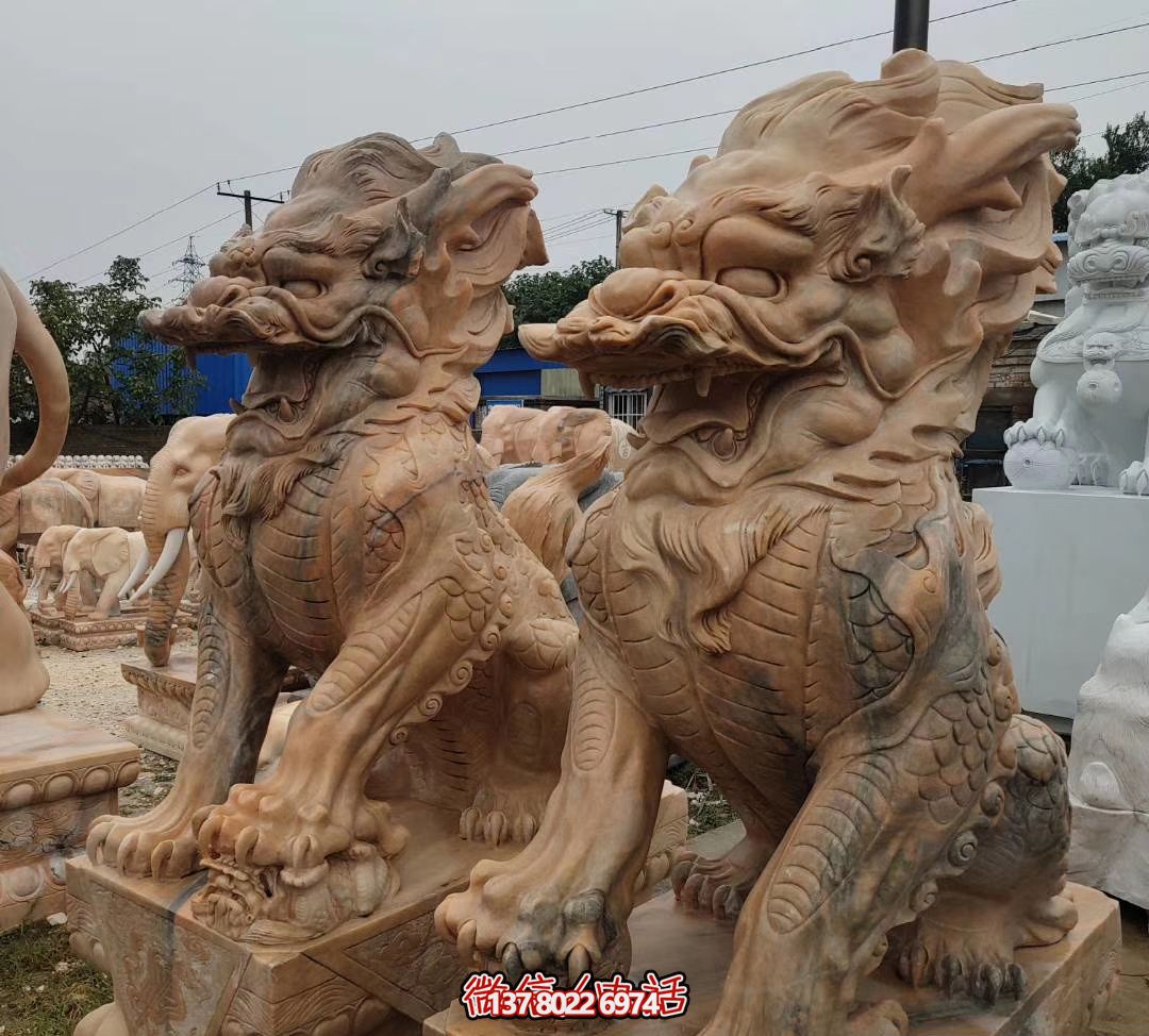 大型黃蠟石麒麟雕塑，點(diǎn)綴廣場景觀