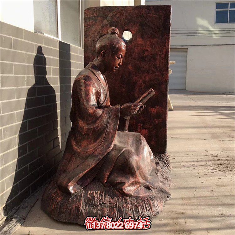 創(chuàng)意銅雕鑿人物看書借光雕塑，點(diǎn)亮景區(qū)美好氛圍