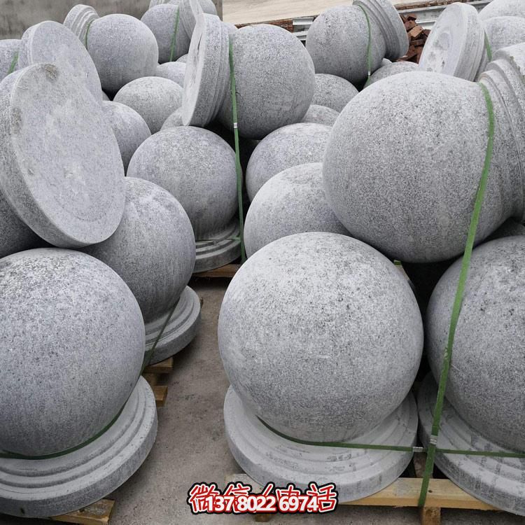 精美石雕車阻，點(diǎn)綴公園美景