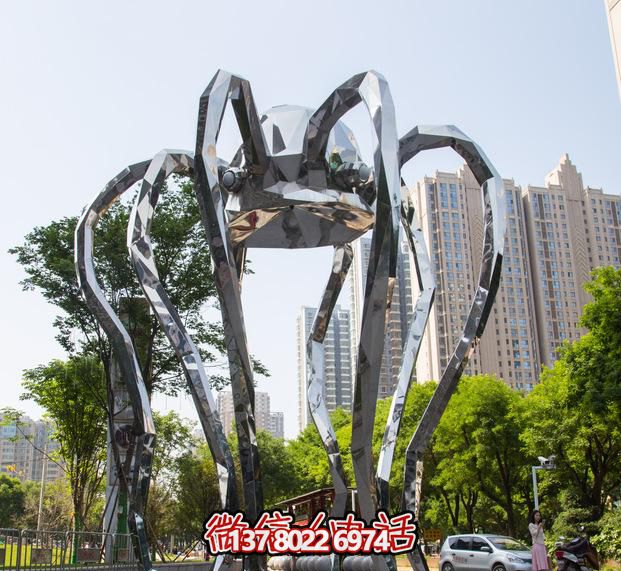 不銹鋼長腿螃蟹雕塑，為公園增添創(chuàng)意裝飾