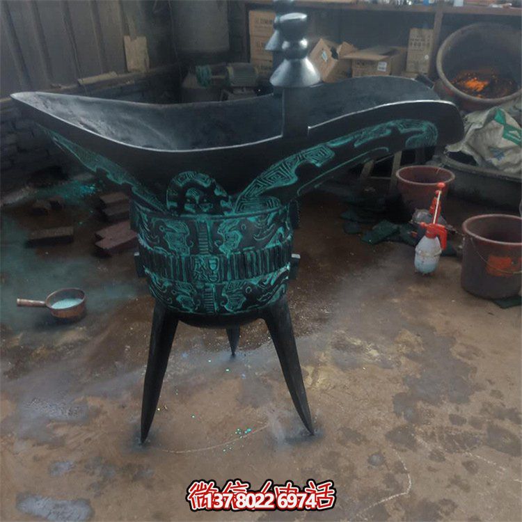 青銅仿古器皿，景觀雕塑擺放，點綴景區(qū)園林