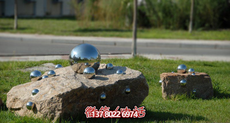 雕塑般的不銹鋼球體，帶給您不一樣的公園創(chuàng)意