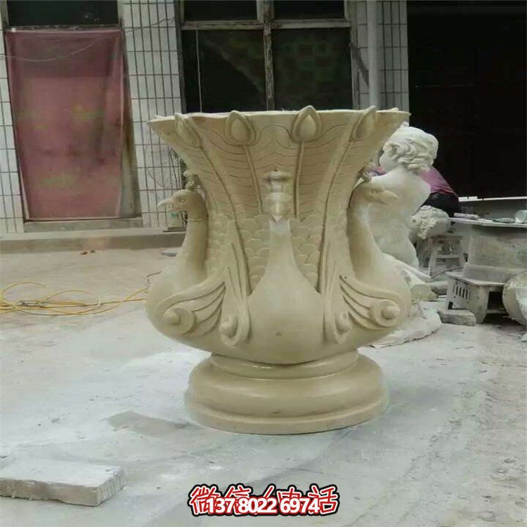 石雕孔雀歐式花盆，讓你的小區(qū)別墅園林更添精致