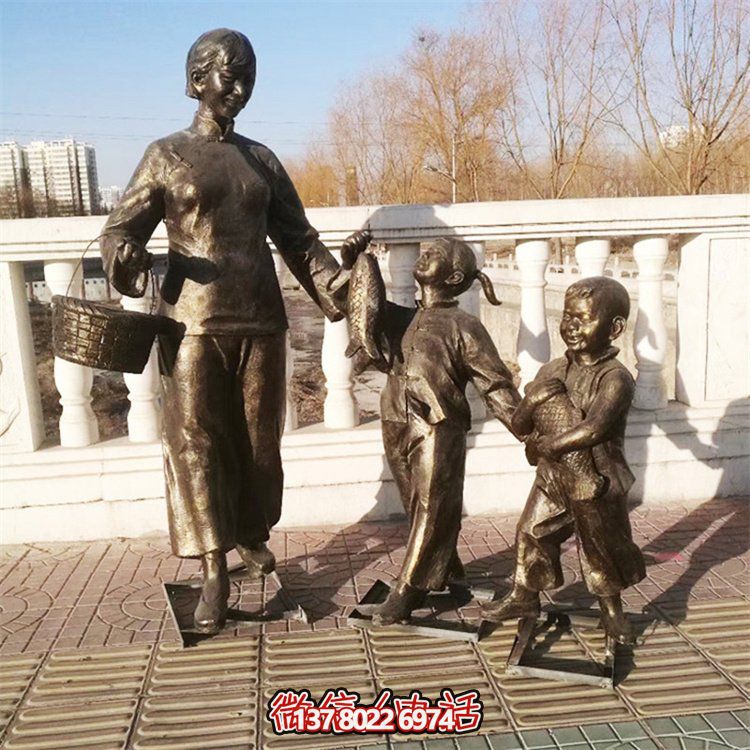 集合民俗小品、戶外街道情景及人物雕塑的主題公園