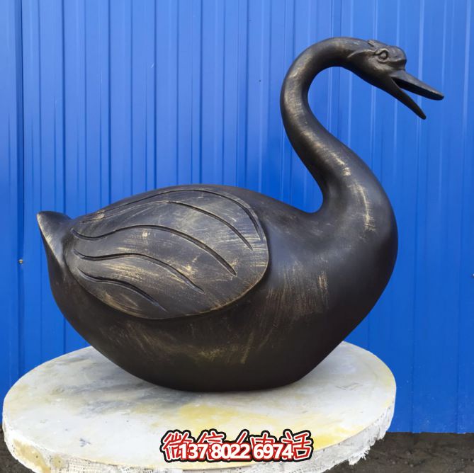 不銹鋼雕塑，休息時(shí)讓湖邊更美麗——天鵝雕塑