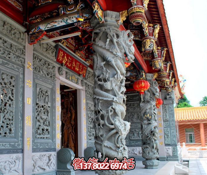 龍柱浮雕，裝飾寺廟門前景觀