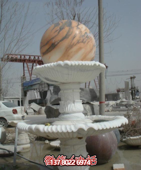 公園完美融合大理石、風水球、噴泉和雕塑的美景