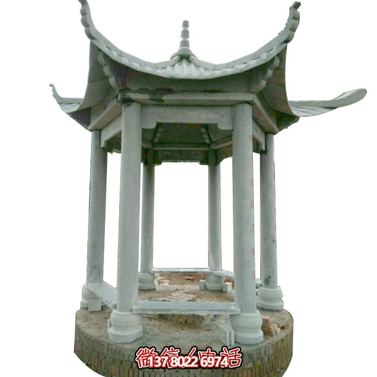 山頂簡(jiǎn)易涼亭，讓您輕松觀賞美景