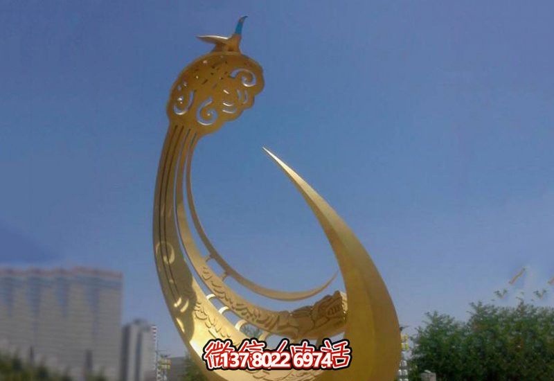 精美不銹鋼鳳凰雕塑，點綴戶外廣場
