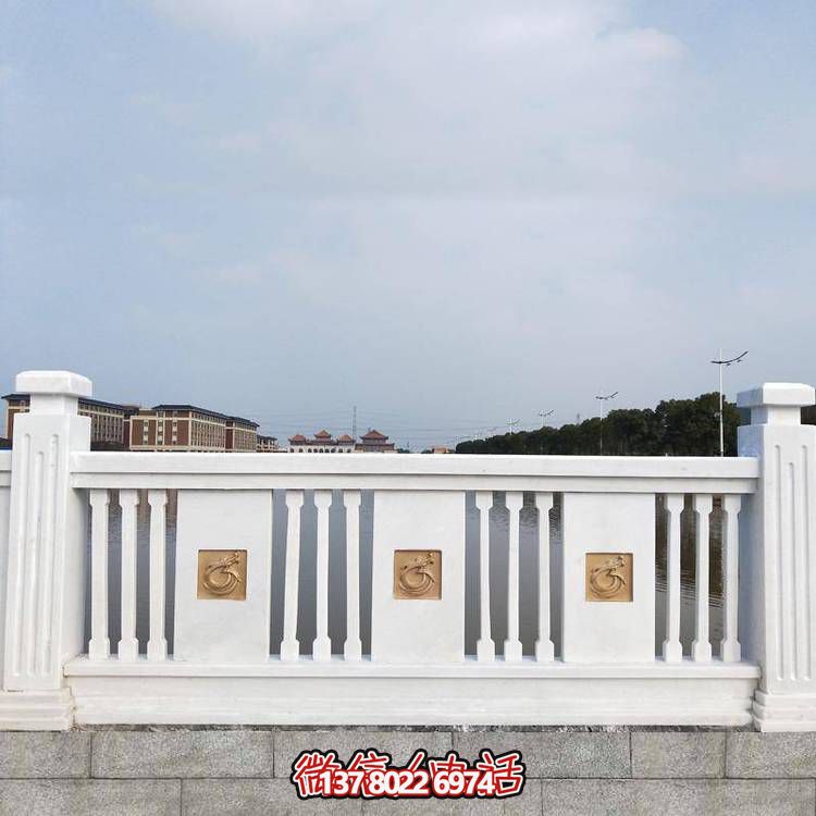 “羅馬柱式漢白玉歐式欄桿，為河道邊裝飾和防護”