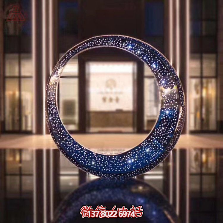 酒店大型不銹鋼鏤空水景圓環(huán)擺件