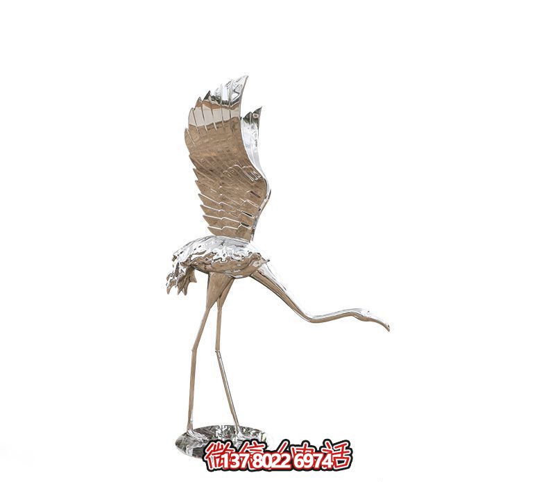 擺放火烈鳥雕塑的不銹鋼商場(chǎng)