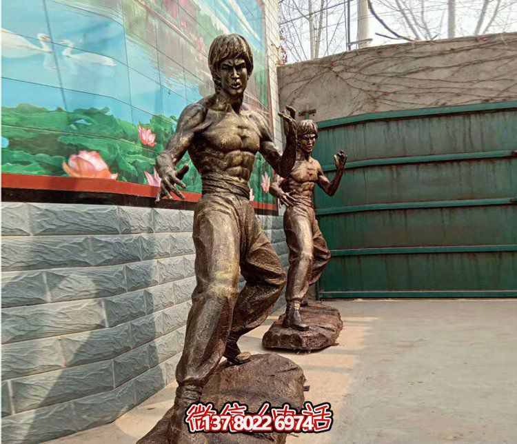 “李小龍雕塑從電影院到廣場，功夫明星永存”