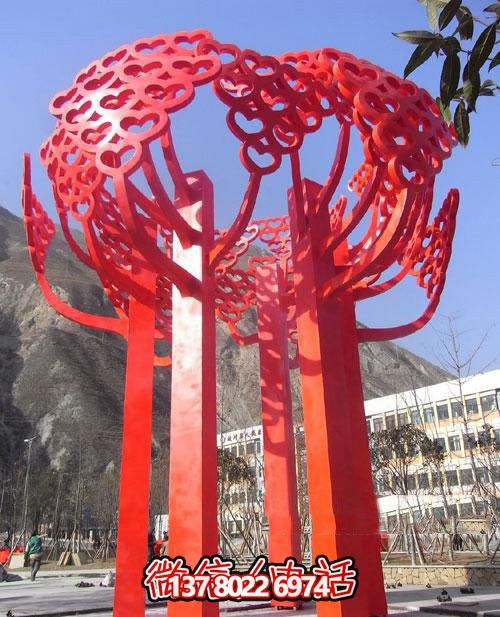 室內不銹鋼心形雕塑，點綴別墅景區(qū)美景