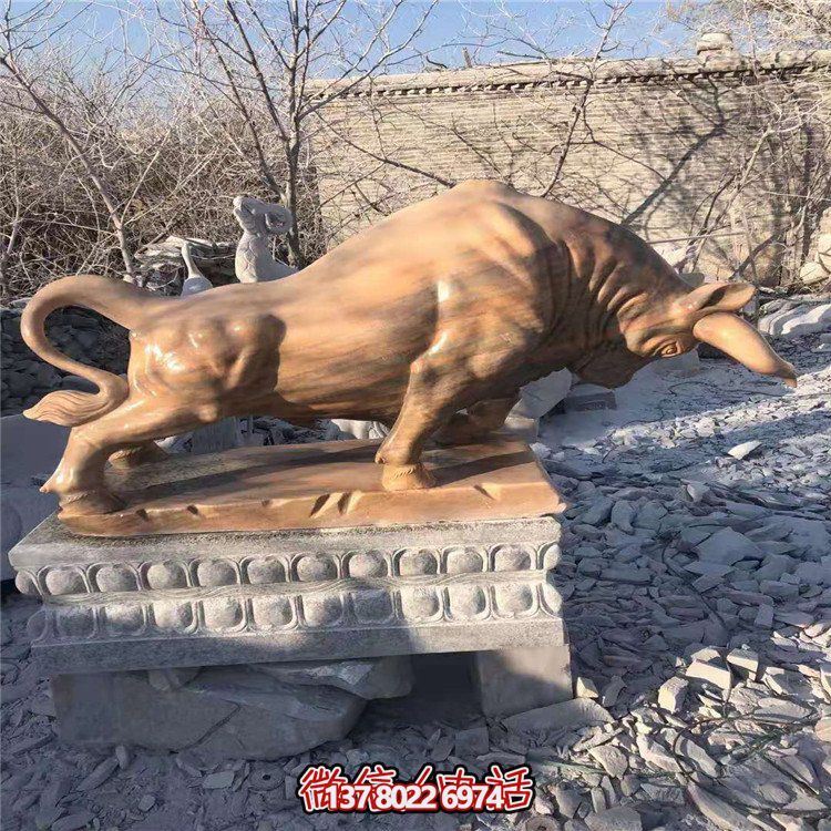 斗牛，晚霞紅大理石石雕牛