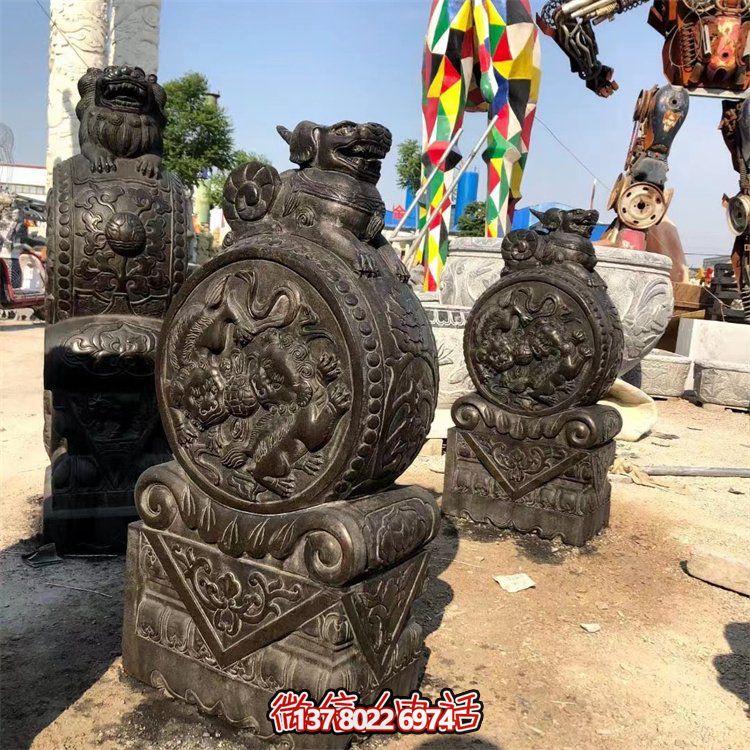 仿銅色貔貅抱鼓石門(mén)墩