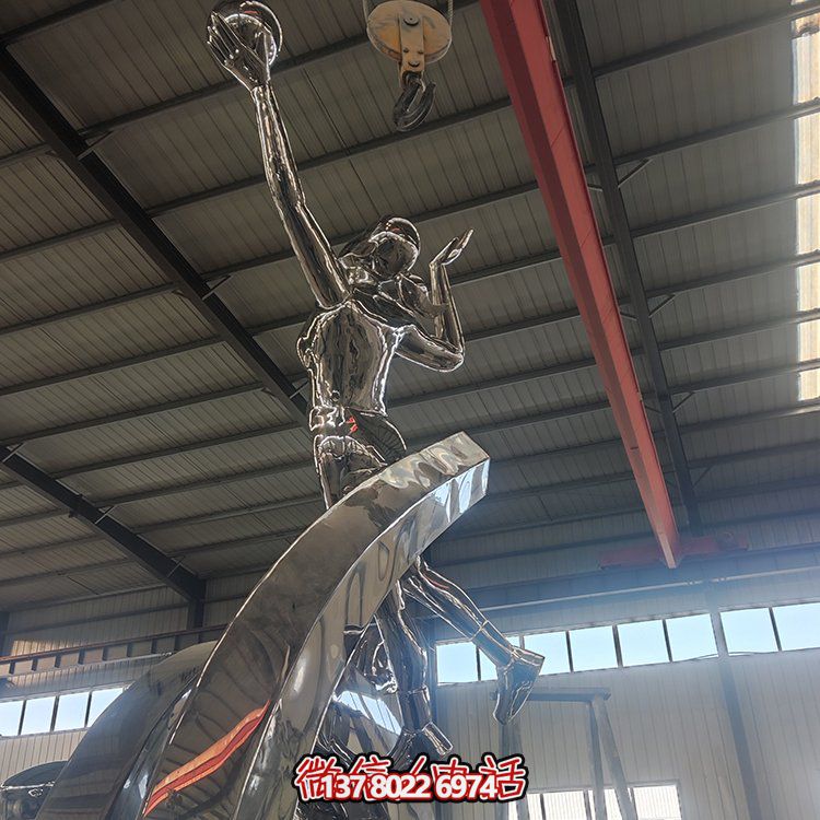 校園廣場不銹鋼鏡面抽象運(yùn)動打球的人物雕塑