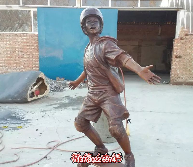 玩滑板公園運(yùn)動玻璃鋼仿銅雕塑