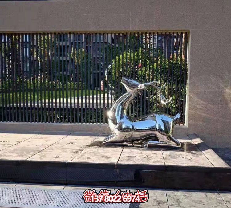 抬頭跪地鹿雕塑，地產(chǎn)售樓部鏡面不銹鋼鹿動物擺件
