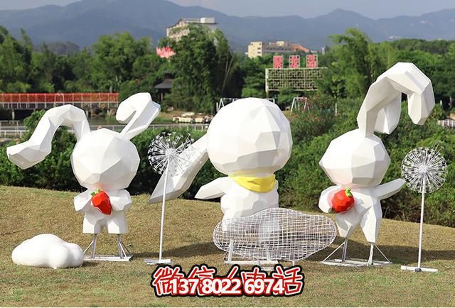 不銹鋼塊面雕塑——網(wǎng)紅雕塑，造型新穎，富有活力。